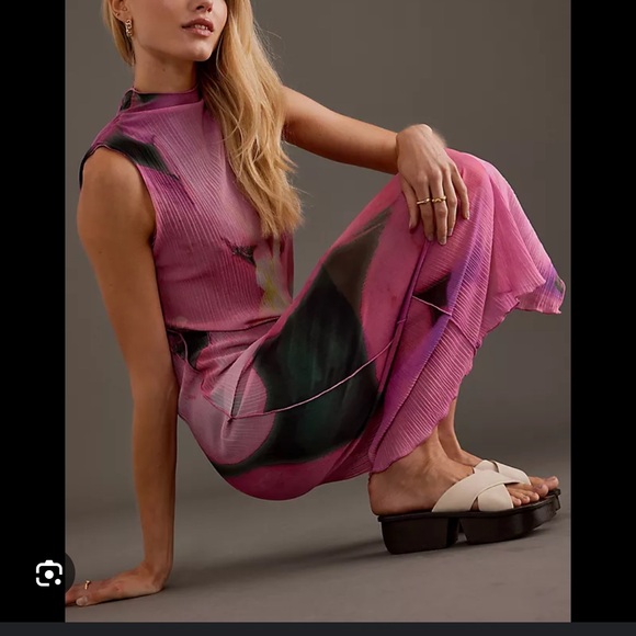 Elegant Pink Floral Sleeveless Dress - Picture 3 of 5